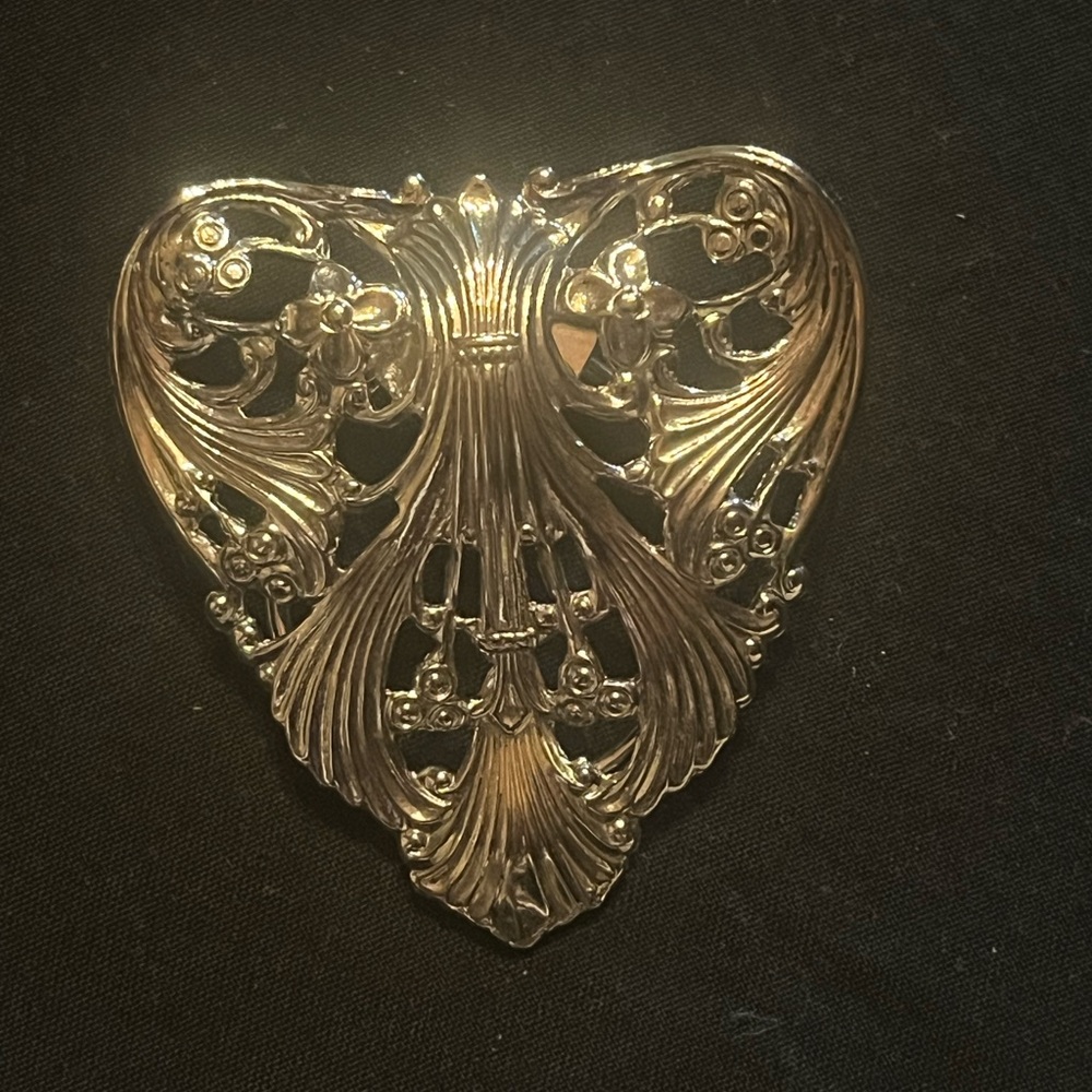 Vintage Silver Tone Textured Filigree Scarf Clip Jeri Lou